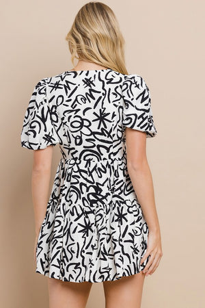 Black/white abstract mini dress