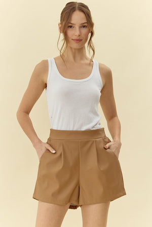 Faux leather shorts w/ pleat