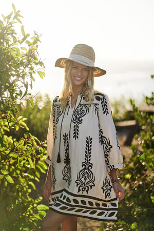 Black/white abstract print front tie dress