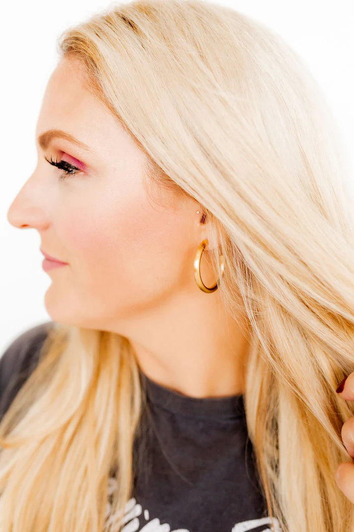 Linny Co Avery Hoop Earrings - Gold