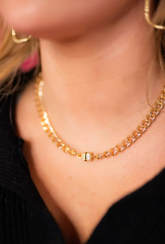 Taylor Shaye Michelle Choker